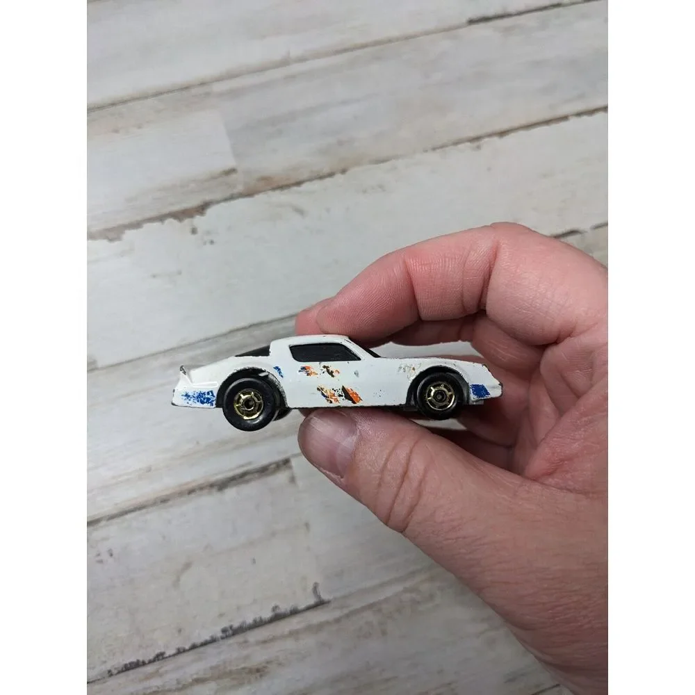 RARE‎ 1982 HOT WHEELS CAMARO Z28 WHITE WITH GOLD RIMS 1:64